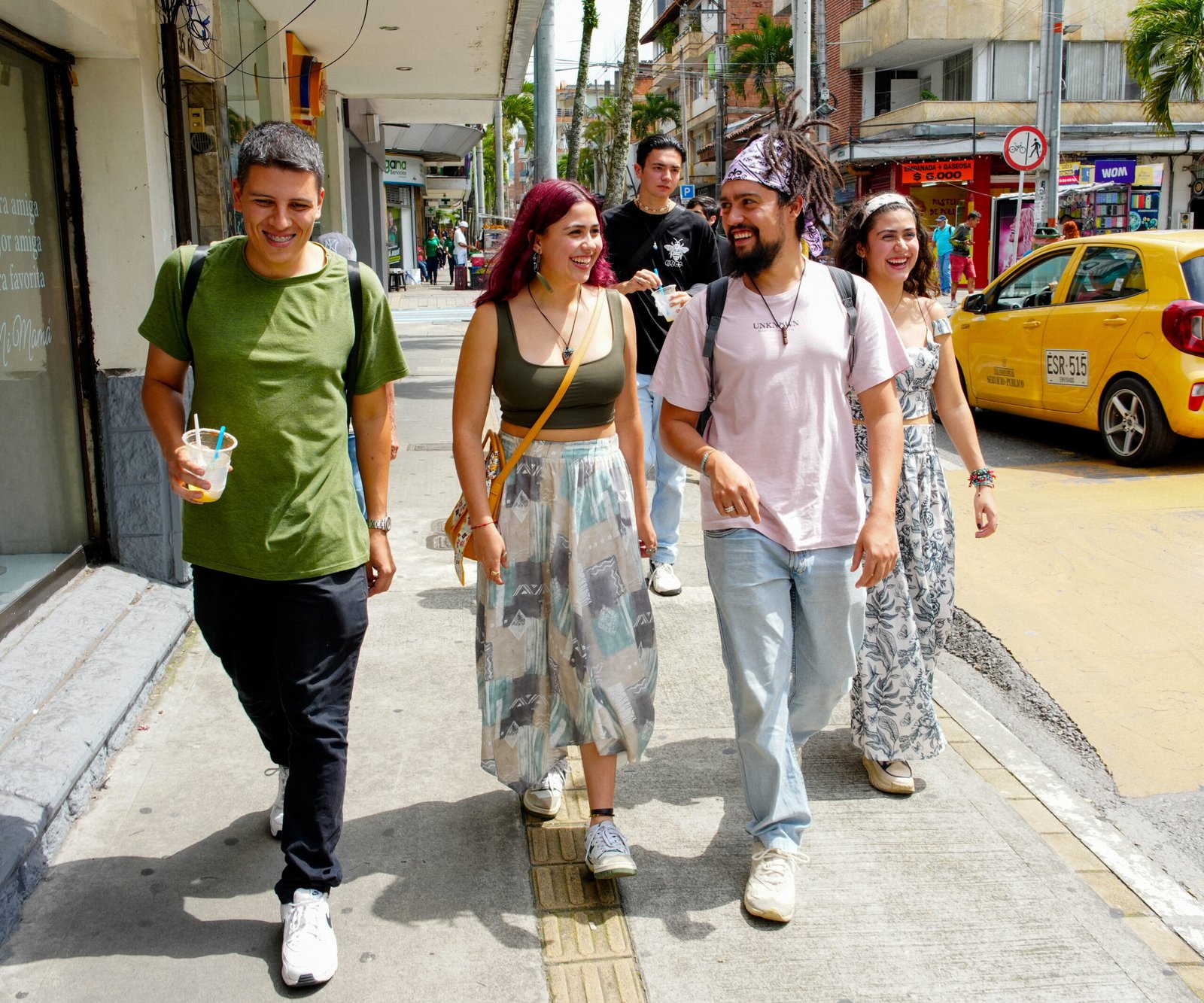 Caminemos por un barrio tradicinal contando historias y comiendo